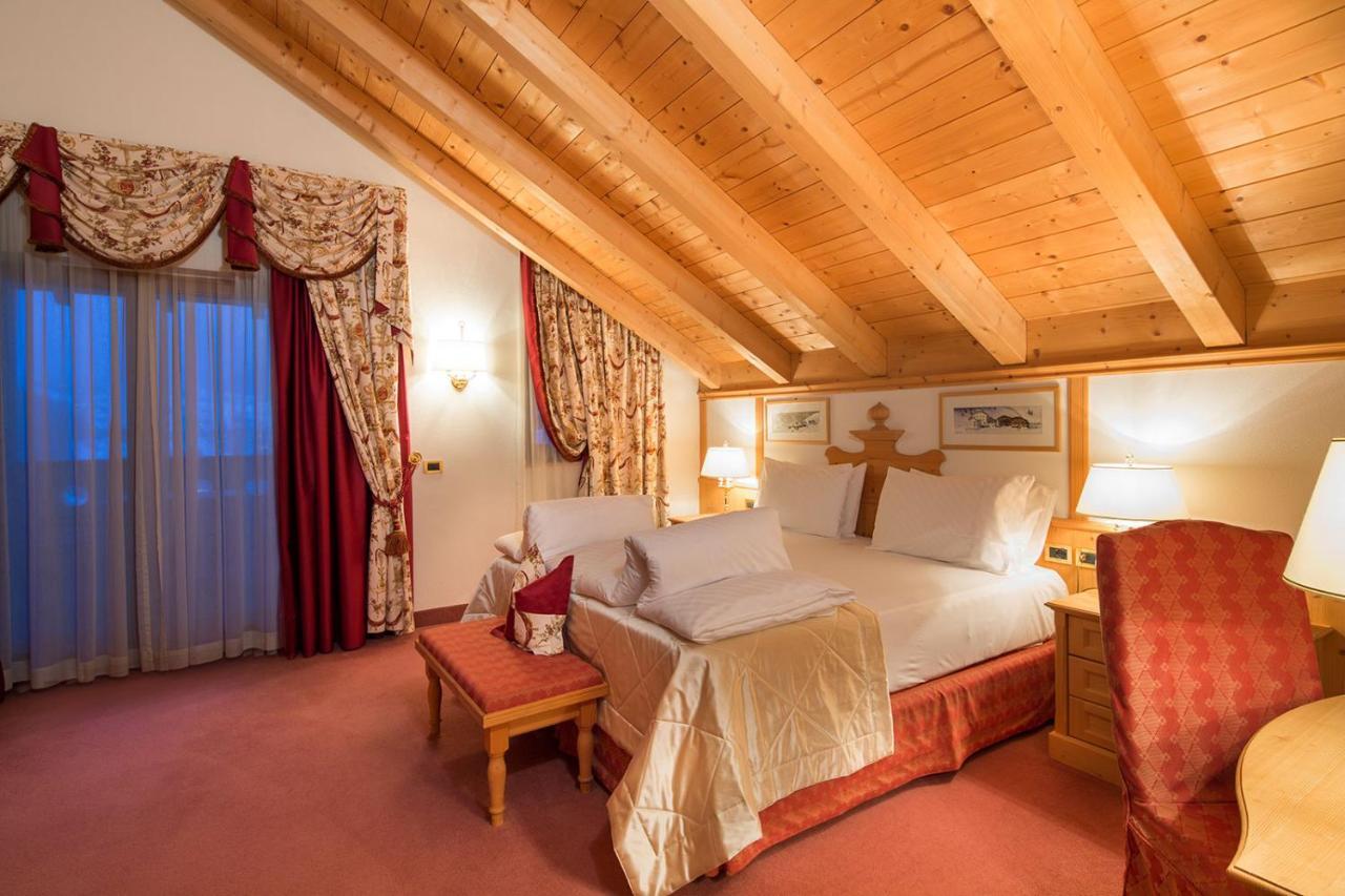 Hotel Sassongher Корвара-ін-Бадія Екстер'єр фото
