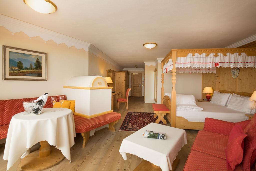 Hotel Sassongher Корвара-ін-Бадія Екстер'єр фото