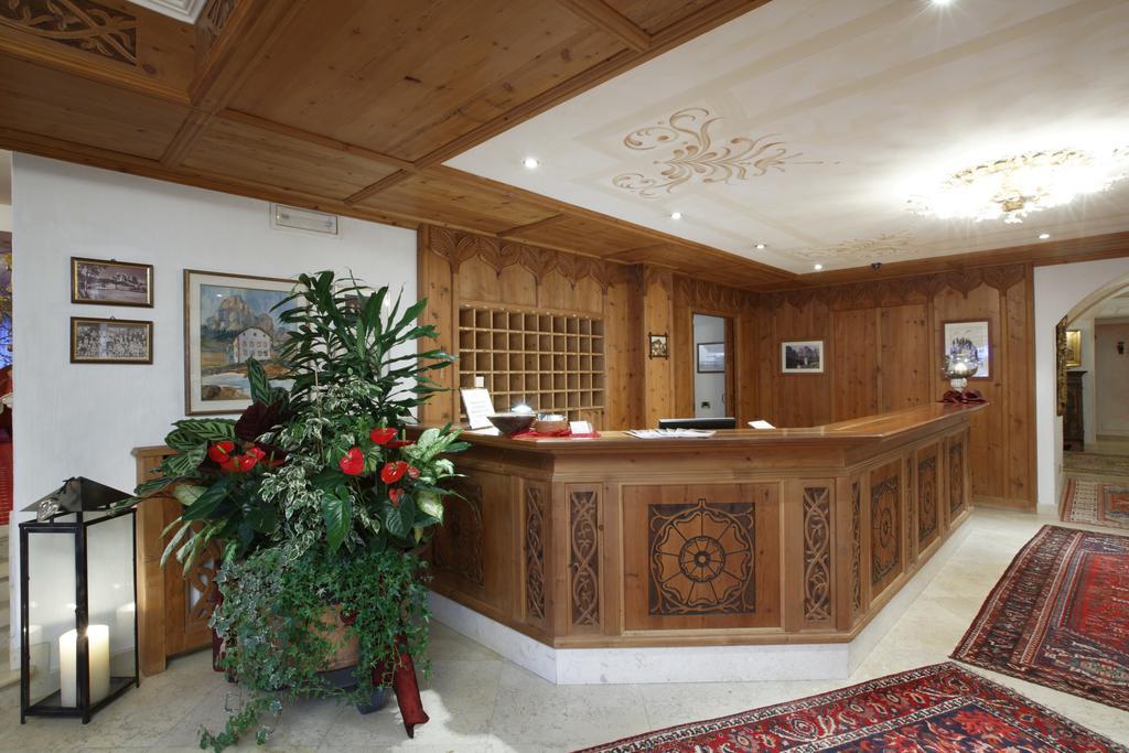 Hotel Sassongher Корвара-ін-Бадія Екстер'єр фото